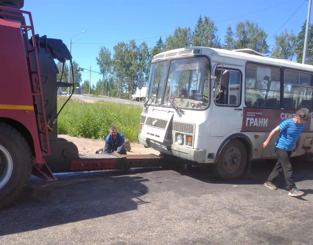Автобус с неисправным рулем сняли с маршрута в Костроме